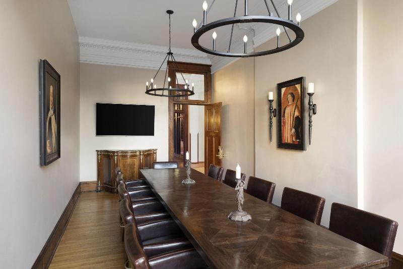 هتل Celeste Of St Paul