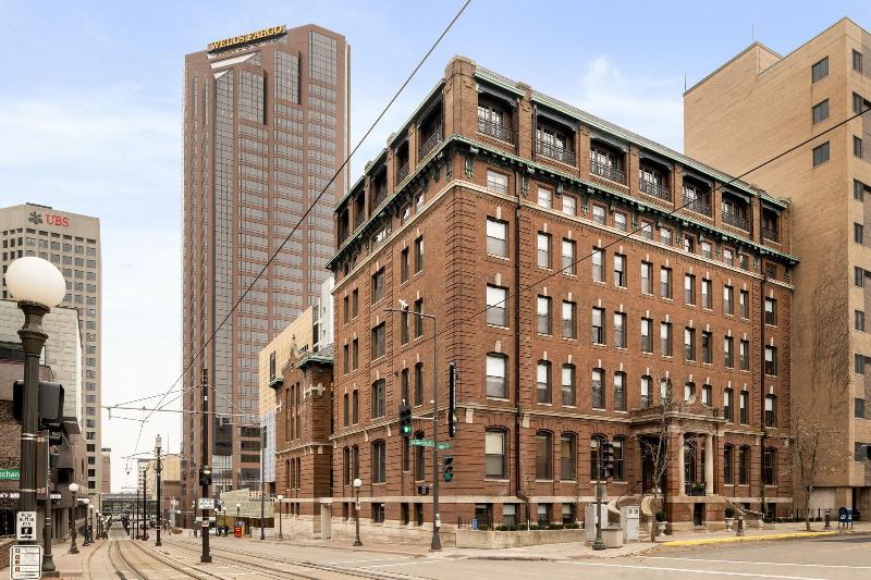 هتل Celeste Of St Paul