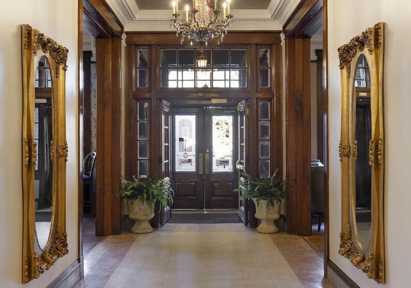 هتل Celeste Of St Paul