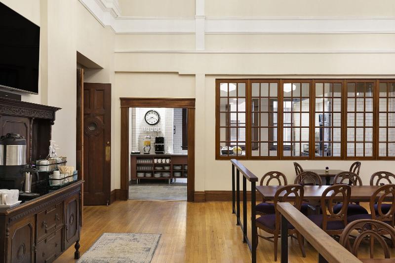 هتل Celeste Of St Paul