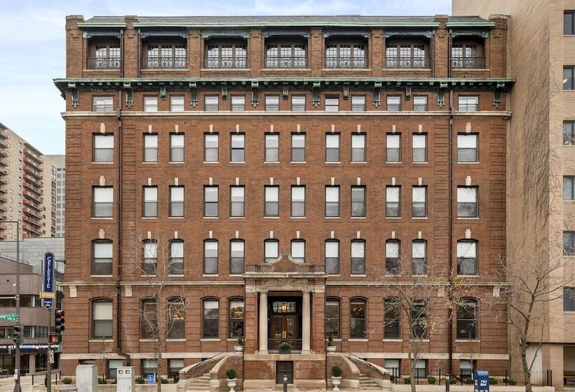 هتل Celeste Of St Paul