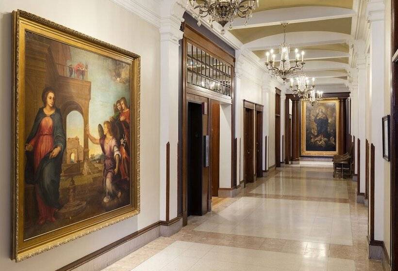 هتل Celeste Of St Paul