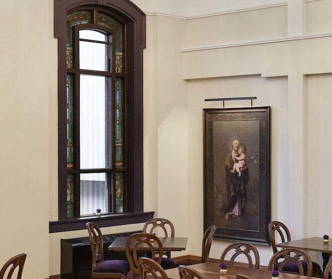 هتل Celeste Of St Paul