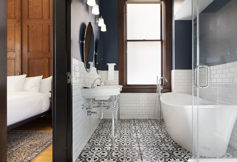 هتل Celeste Of St Paul