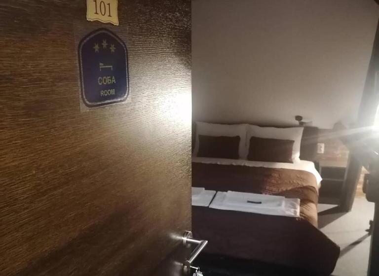 استراحتگاه Pirocanac Rooms & Restaurant