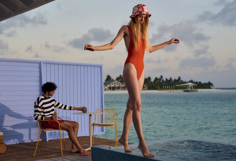 استراحتگاه The Standard, Huruvalhi Maldives