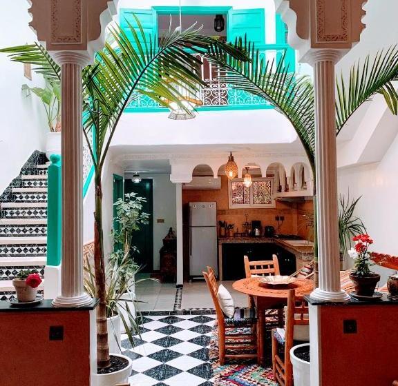 Riad With 3 Swimming Pools
