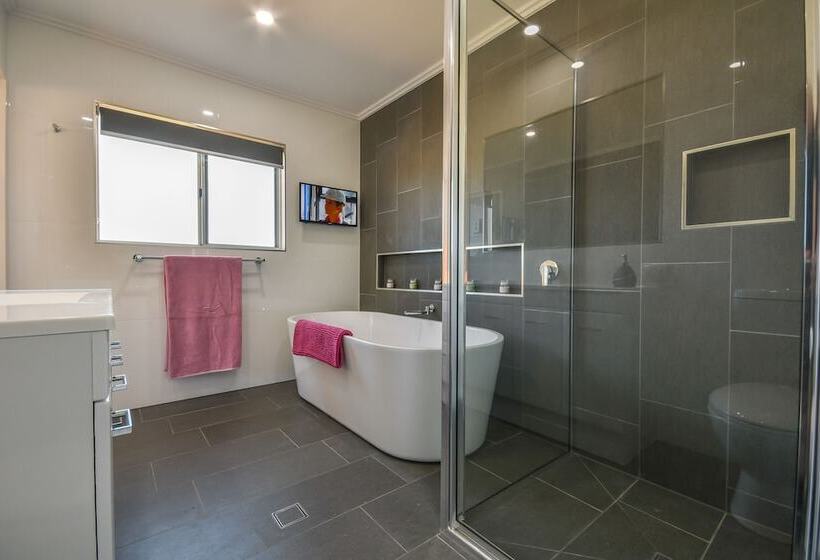 Yungaburra  Lodge
