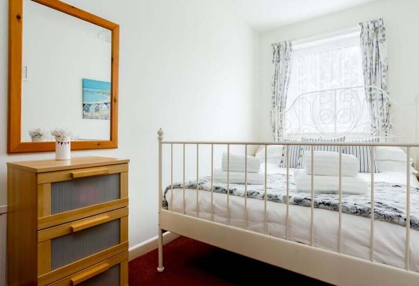 Dolphin Cottage