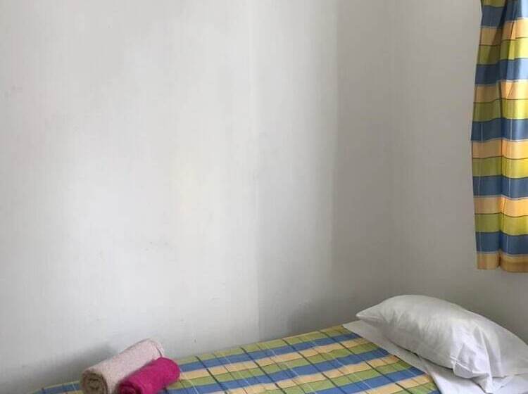 مسافرخانه Pension Alvarez