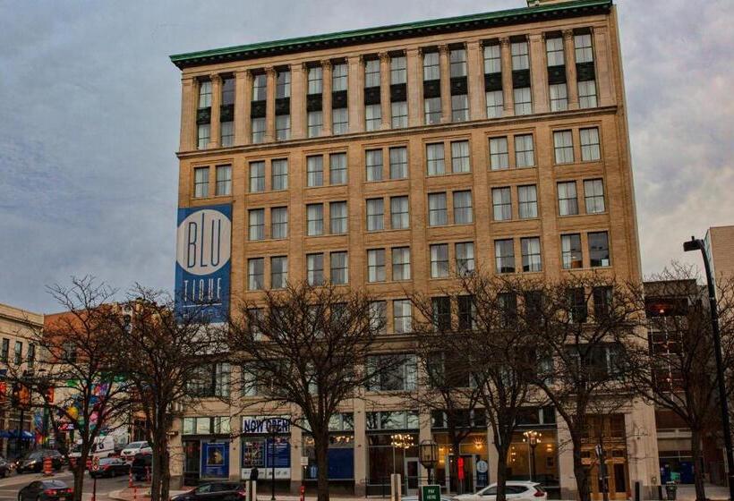 هتل Blutique, Akron, A Tribute Portfolio