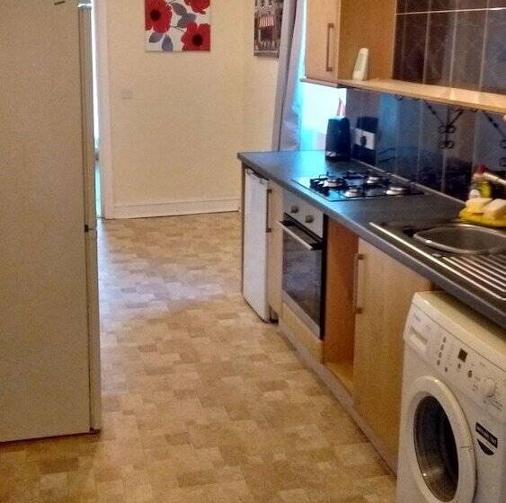 پانسیون Derwent Apartment 1