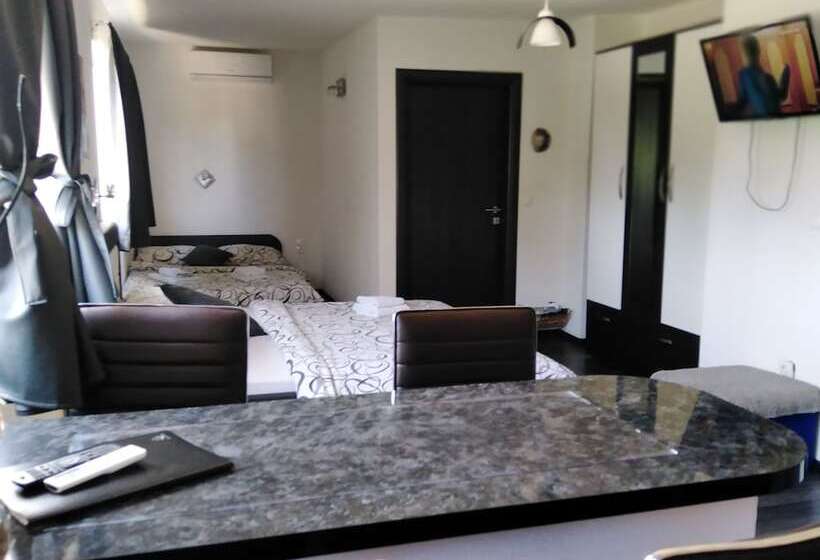 پانسیون Guest House First Stop