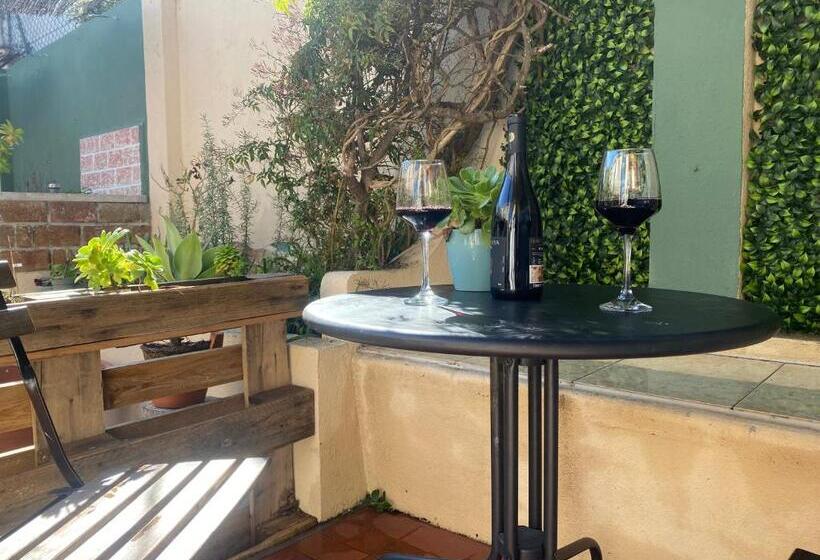 پانسیون Màhouse Guesthouse