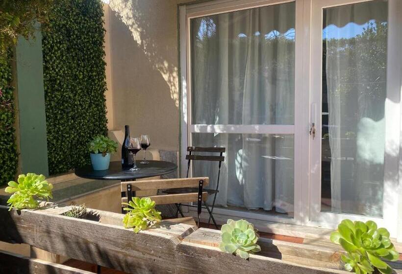 پانسیون Màhouse Guesthouse