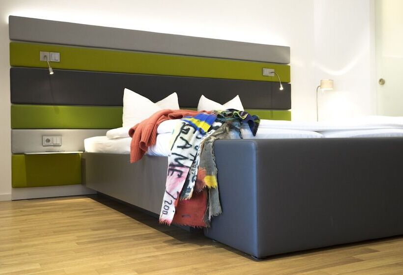 Seven Hotel + Boardinghouse