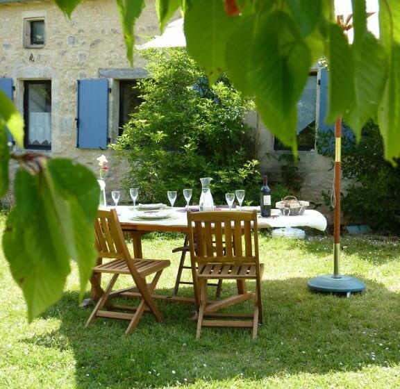 Bed and Breakfast Aux Fontaines D Eyvigues
