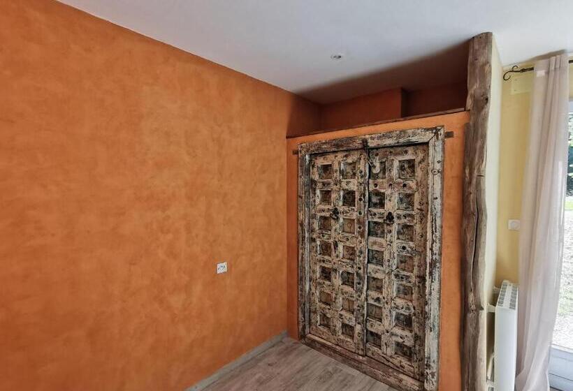 Bed and Breakfast Aux Fontaines D Eyvigues