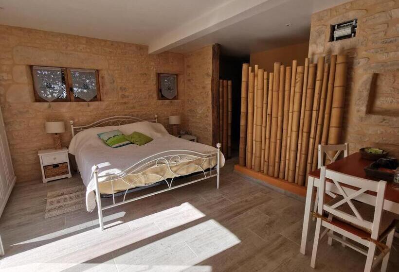Bed and Breakfast Aux Fontaines D Eyvigues