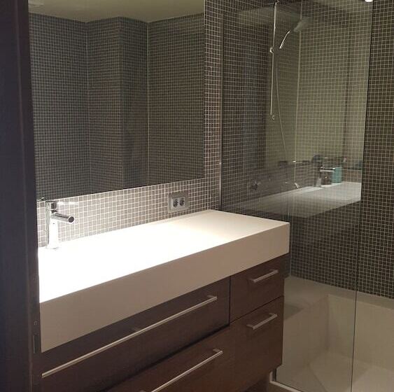 Captain S Luxury Suite