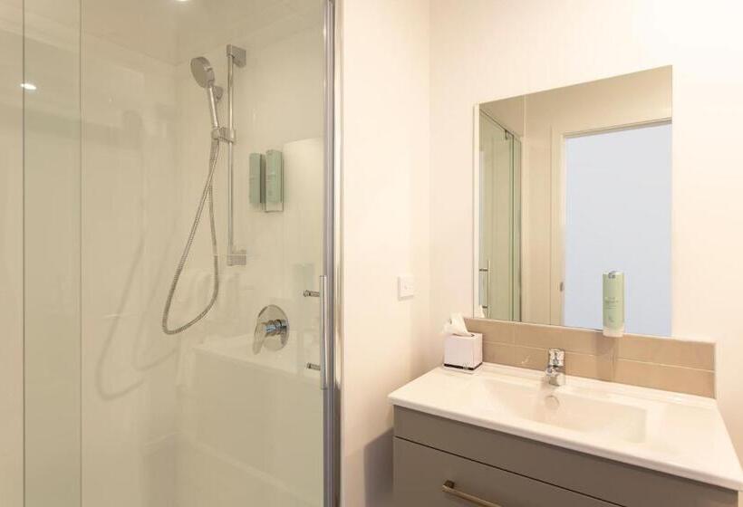 هتل Ramada By Wyndham Queenstown Central