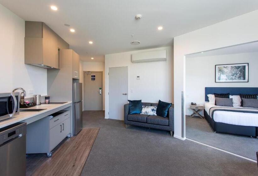 هتل Ramada By Wyndham Queenstown Central