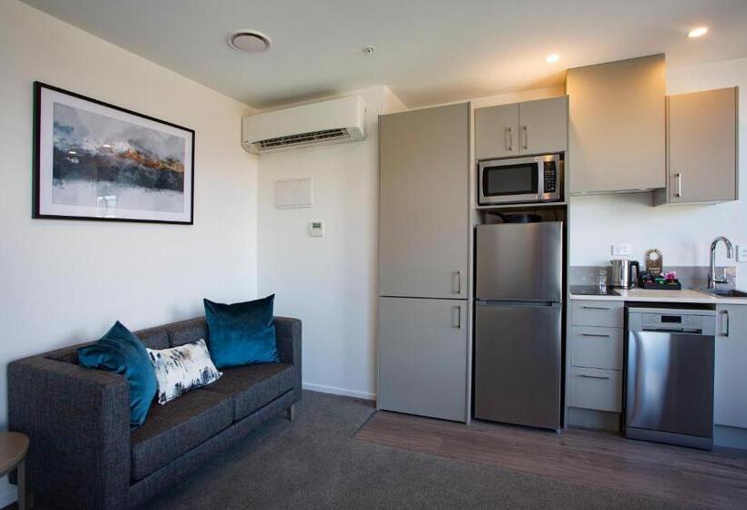 هتل Ramada By Wyndham Queenstown Central
