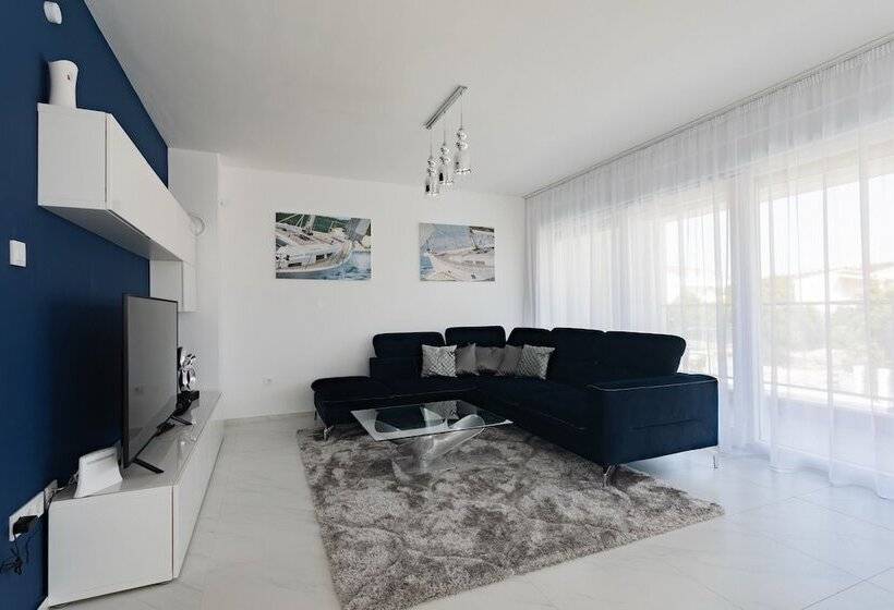 Villa Compass Luxury In A Natural Bay