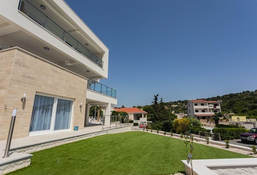 Villa Compass Luxury In A Natural Bay