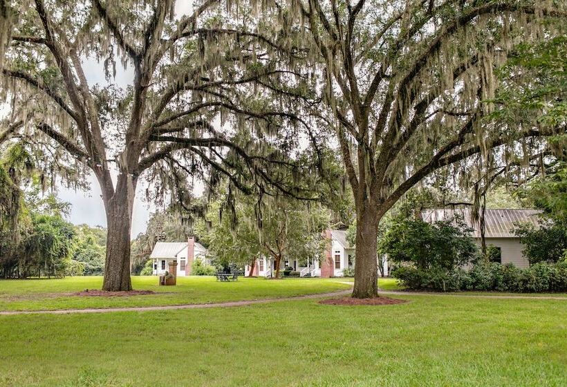 Ball House And Cottages