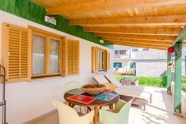 House Ara