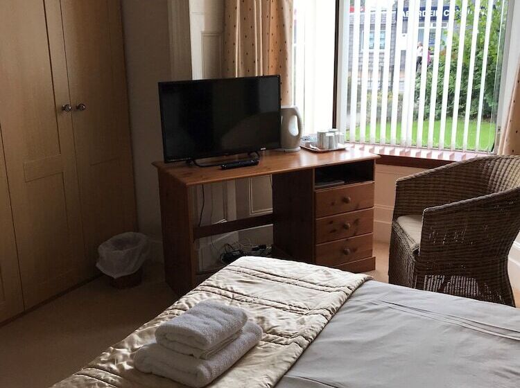 پانسیون Beeches Guest House