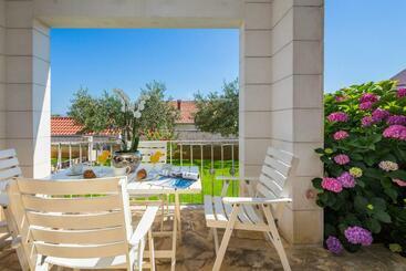 Villa Edo Charme Homes