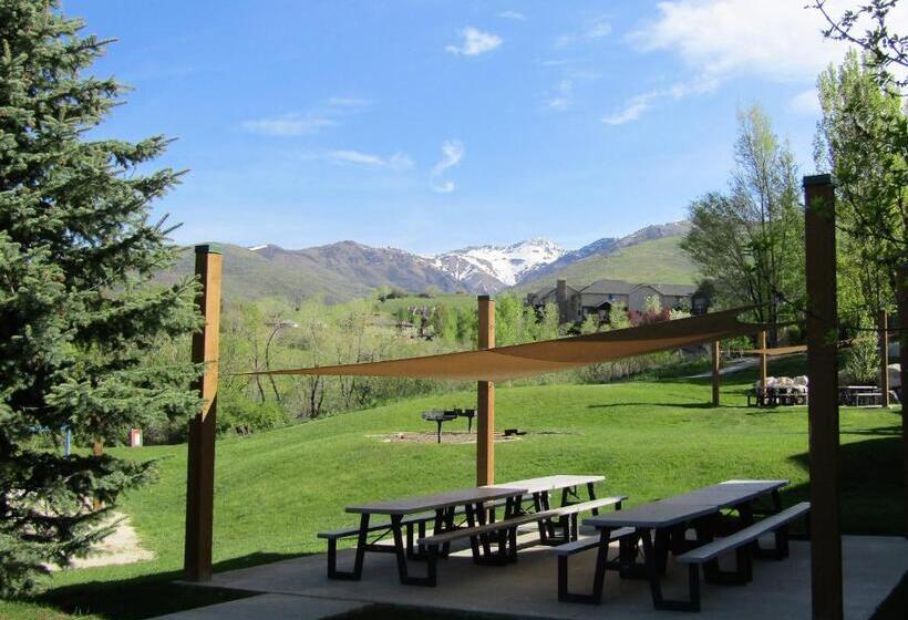 Luxury Townhouse In Wolf Creek