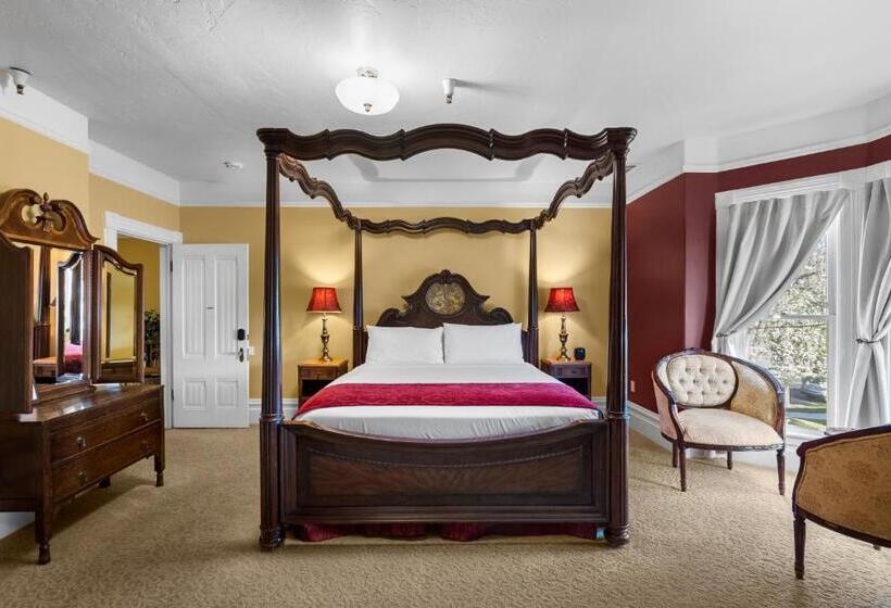 Hennessey House Bed And Breakfast