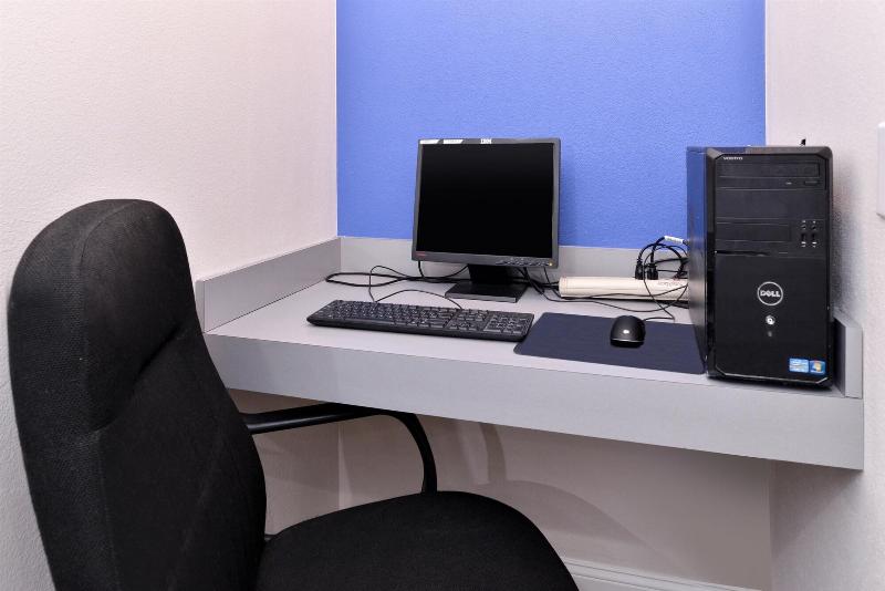 בית מלון כפרי Americas Best Value Inn & Suites Extended Stay Tulsa