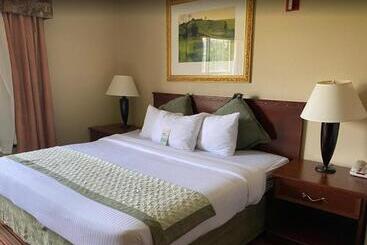 هتل Candlewood Suites Wichita Northwest, An Ihg
