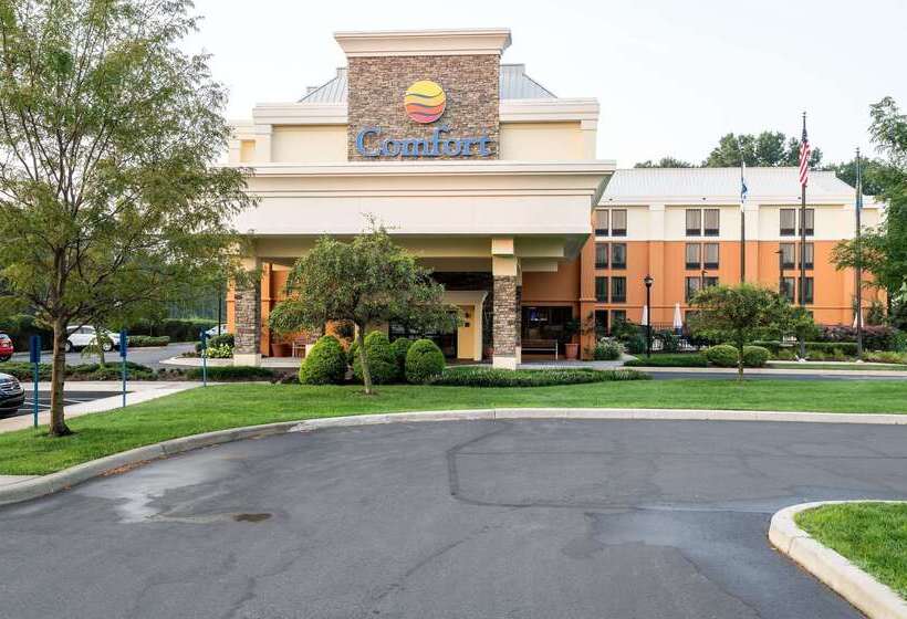 هتل Comfort Inn & Suites Newark  Wilmington