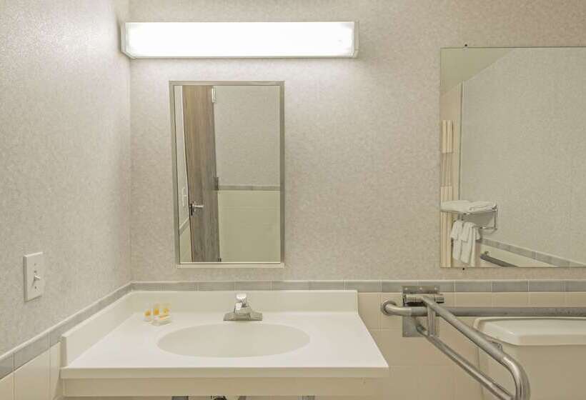 فندق Days Inn By Wyndham Berlin Meriden
