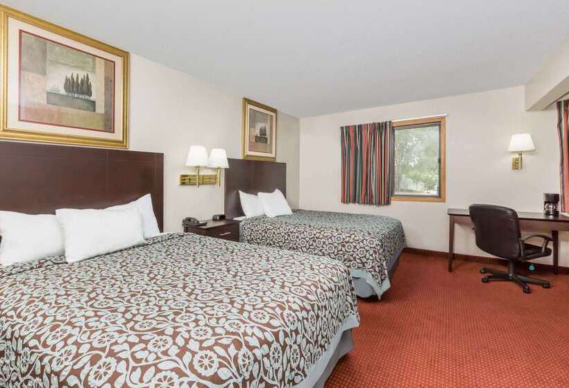 هتل Days Inn & Suites By Wyndham Des Moines Airport