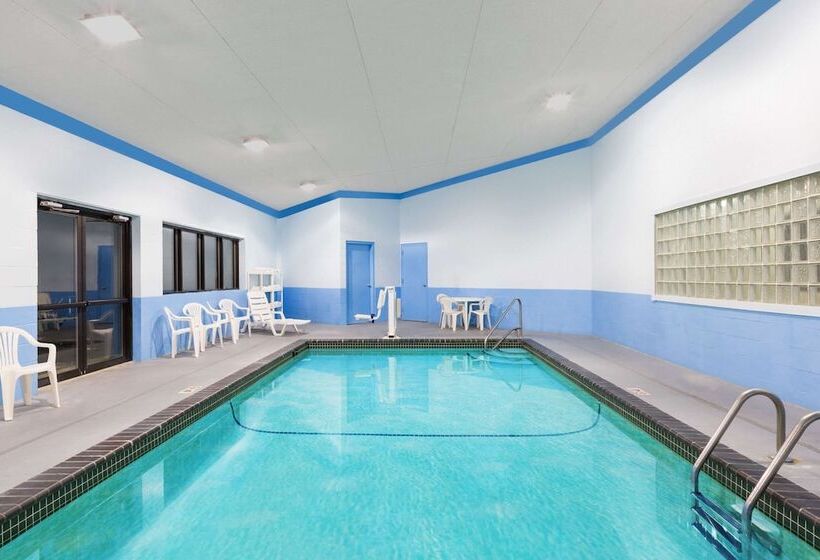 هتل Days Inn & Suites By Wyndham Des Moines Airport