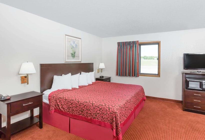 هتل Days Inn & Suites By Wyndham Des Moines Airport