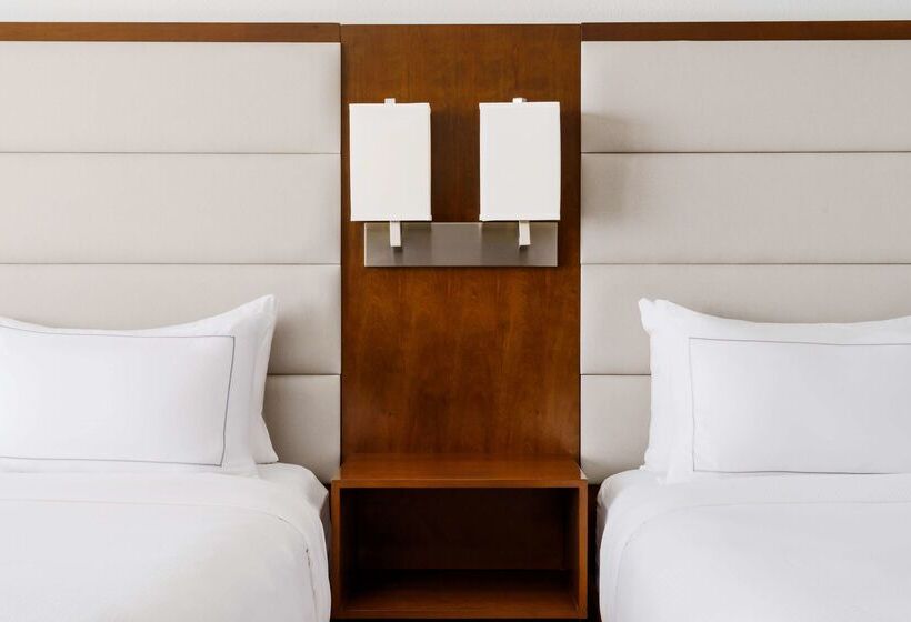 בית מלון כפרי Doubletree Beach Resort By Hilton Tampa Bay   North Redingto