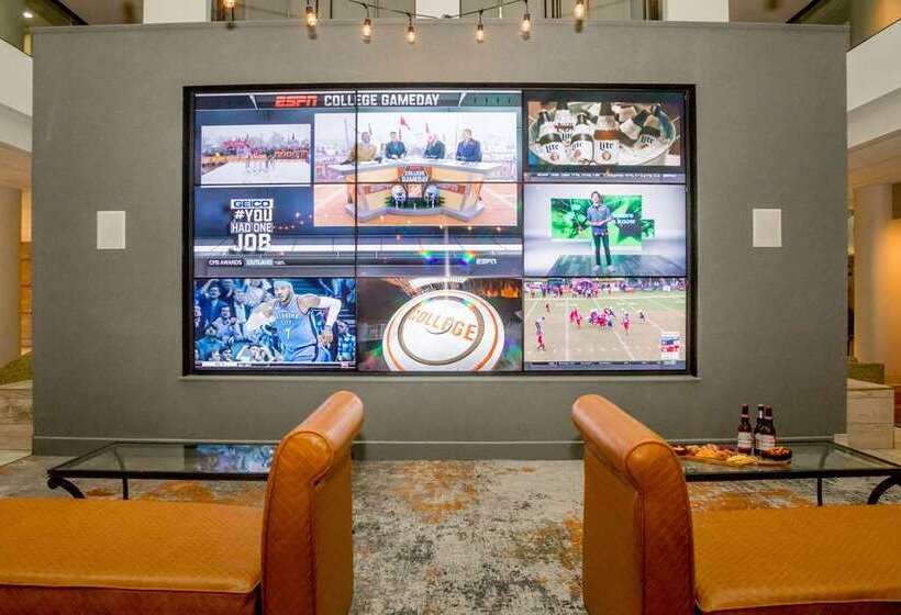 هتل Embassy Suites By Hilton Lexington Green