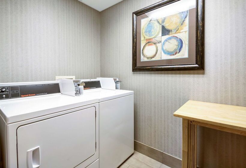 هتل Hampton Inn Columbus West
