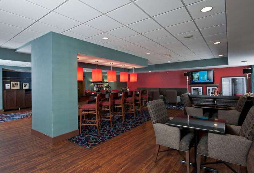 هتل Hampton Inn Grand Rapids South