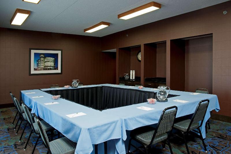 هتل Hampton Inn Grand Rapids South