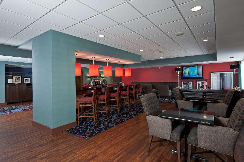 هتل Hampton Inn Grand Rapids South
