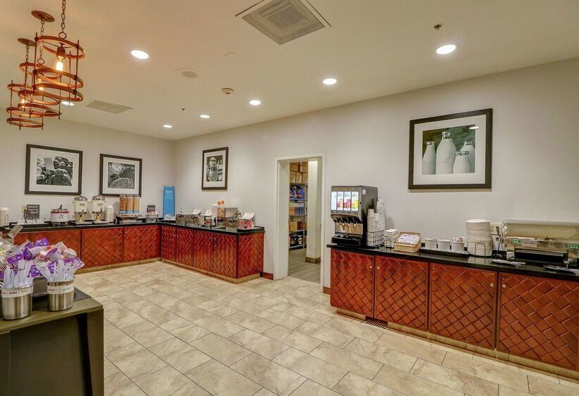 فندق Hampton Inn Tropicana