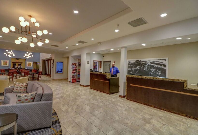 هتل Hampton Inn Tropicana